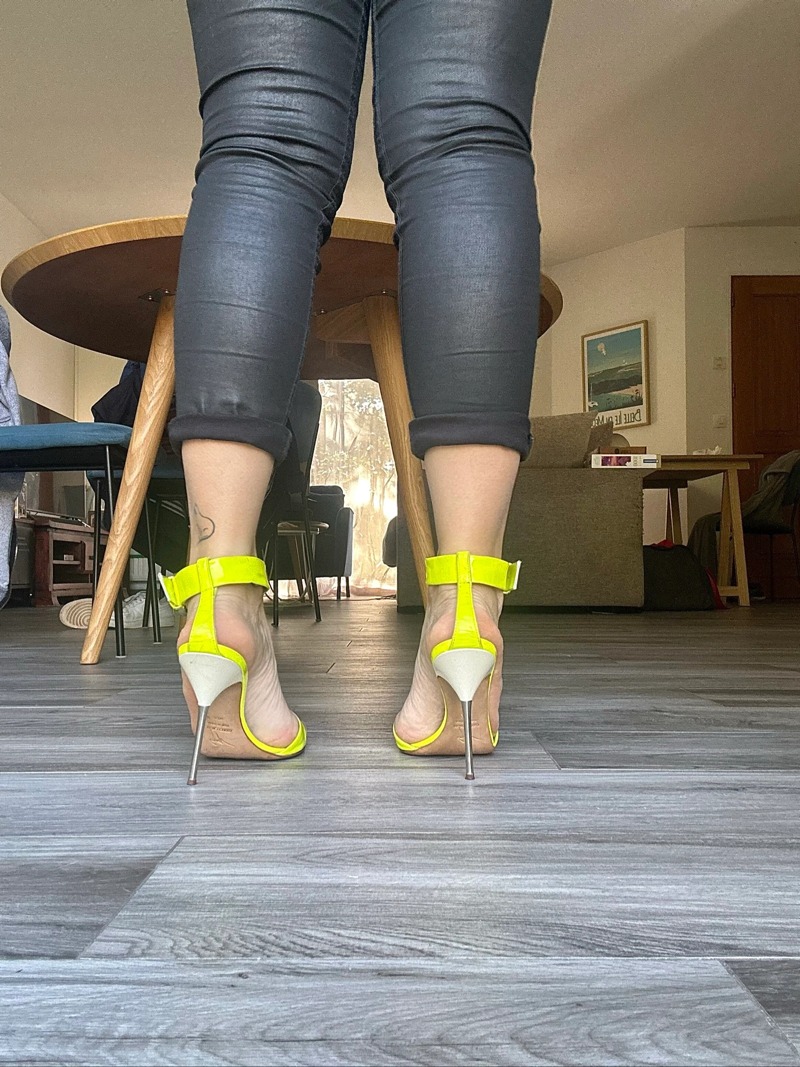 Sandales à talons en cuir vernis jaune fluo néon talons 10,5cm Pointure 39 1/2 Guiseppe Zanotti – photo 8